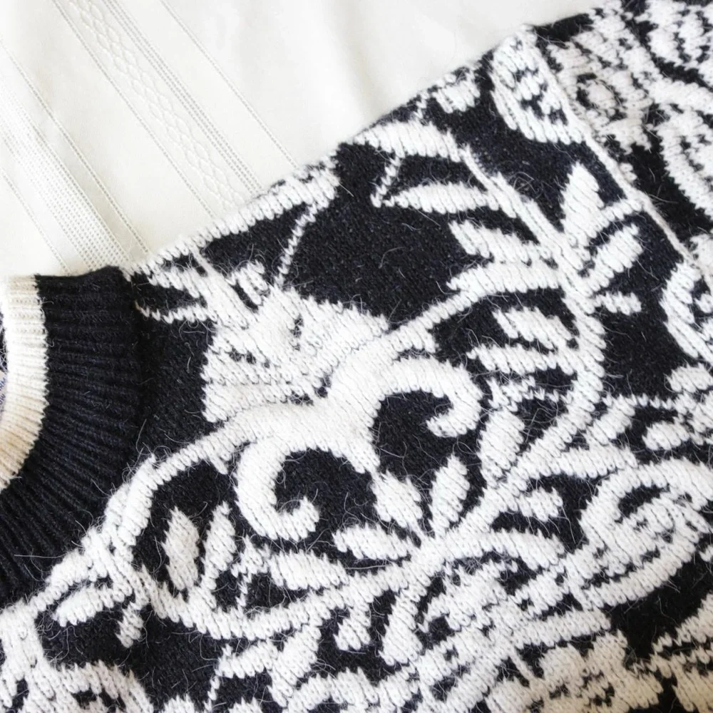 Black and white royal damask patterned sweater - Picture 6 of 8